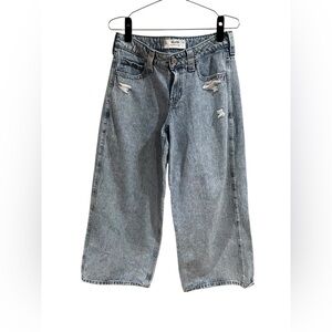 Hollister low rise super baggy jeans light wash distressed size 4 / 27 short